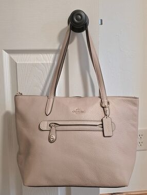 NWT Coach Pebbled Leather Taylor Tote in Beige with Gold Hardware 38312